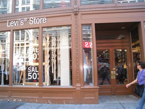 Flooring The Consumer: Levi's Customer Retail Experience