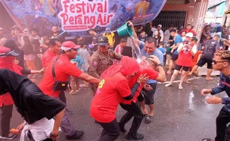 Warga Tionghoa Daerah Punya Cara Sendiri Rayakan Imlek Berikut Tradisi