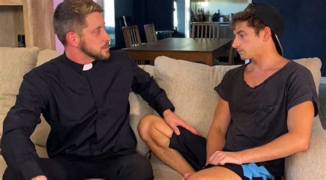 Vídeos porno de Sacerdote gay gratis Películas sexo xHamster