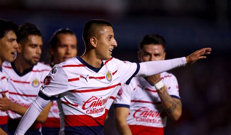 De miedo Chivas sufrió pero se llevó la victoria ante los Gallos