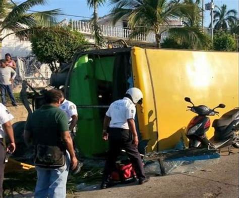 Volcadura De Cami N En Acapulco Deja Lesionados