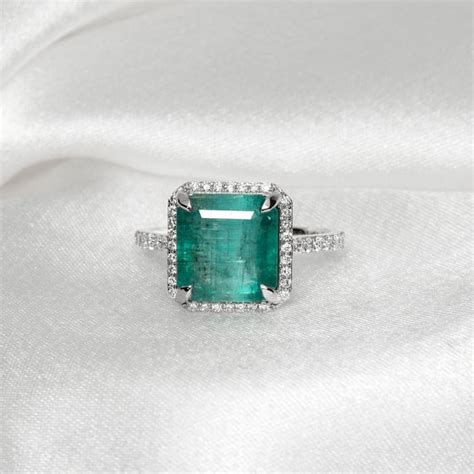 No Reserve Price 4 51 Ct Emerald 0 33 Ct Diamonds 14 Catawiki