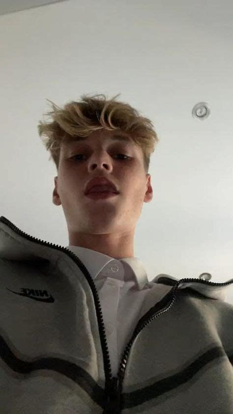 Pin De Juice Would En Cute Blonde Guys En Fotos Amigas Playa Personas Con Pecas Fotos