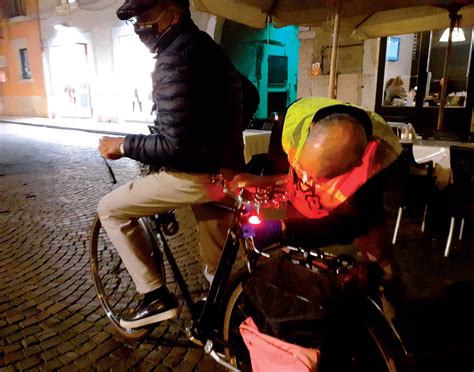 Ciclista Illuminato 2021 Lo Zoccolo Duro Dei No Lux FIAB Verona Aps