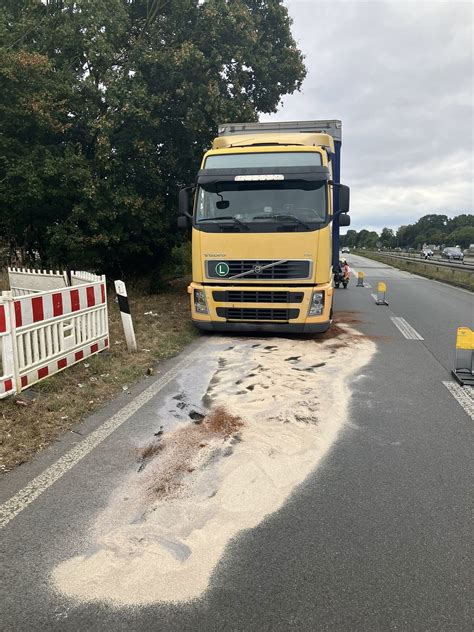 Feuerwehreinsatz auf der Autobahn-Raststätte Ost - Hünxe