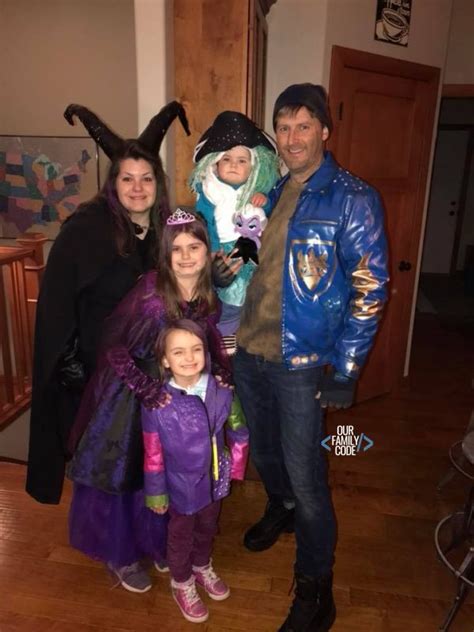 Make Your Own Disney Descendants Mal Costume | Our Family Code