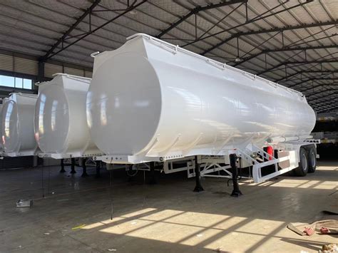 Heavy 40000 Liter Capacity Semi Trailer Fuel Tanker Oil Tanker