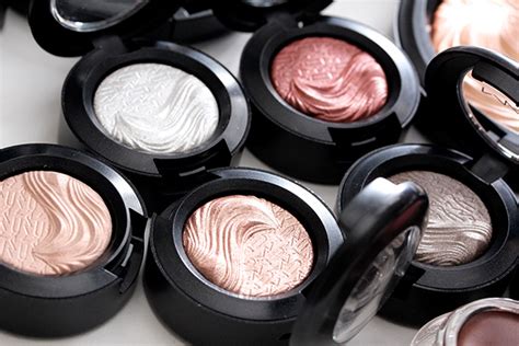 Our Destination An Extra Dimension Of Easy Shimmery Eye Makeup With The MAC Magnetic Nude