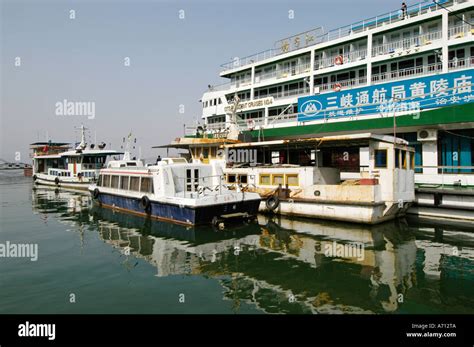 Chinese Cruise Ship On The Jangtse Hi Res Stock Photography And Images