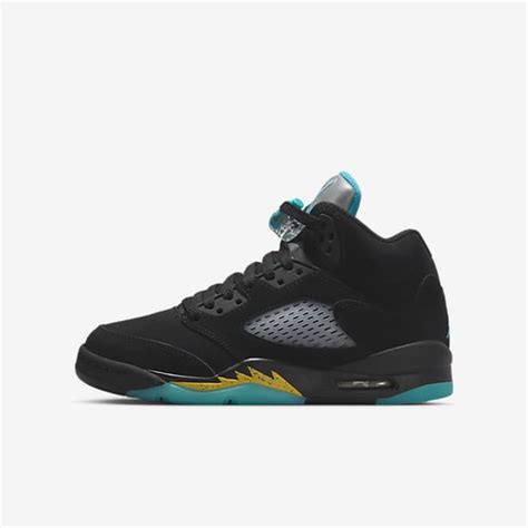 Kinder Jordan Schuhe. Nike AT