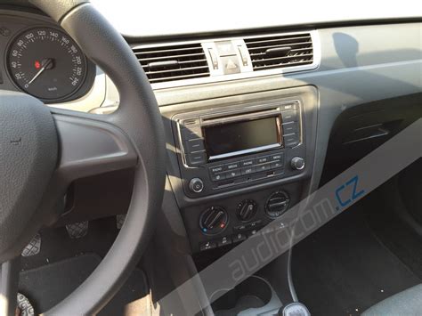 Autorádio VOLKSWAGEN RCN 210 Plus - Bluetooth - Volkswagen - Audiocom.cz