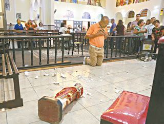 Homem Invade Igreja Em Fortaleza E Destr I Imagens De Santos Jornal