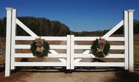 Top 35 Awesome Farmhouse Driveway Entrance Gate Ideas Https Decoredo