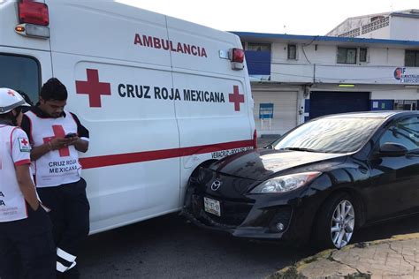 Choca Ambulancia En Calles Del Centro De Veracruz Xeu Noticias Veracruz