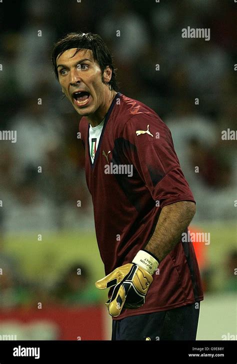 Gianluigi Buffon 2006 Italy Hi Res Stock Photography And Images Alamy