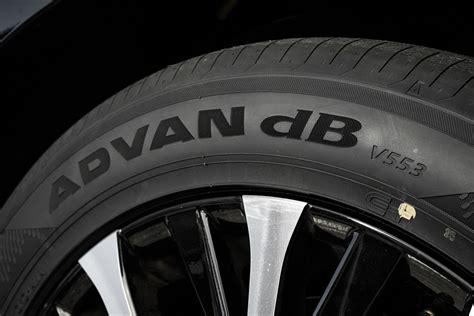 横浜ゴムアドバン デシベルが約6年半ぶりにモデルチェンジADVAN dB V553の進化を最速で試乗チェックPR くるまのニュース