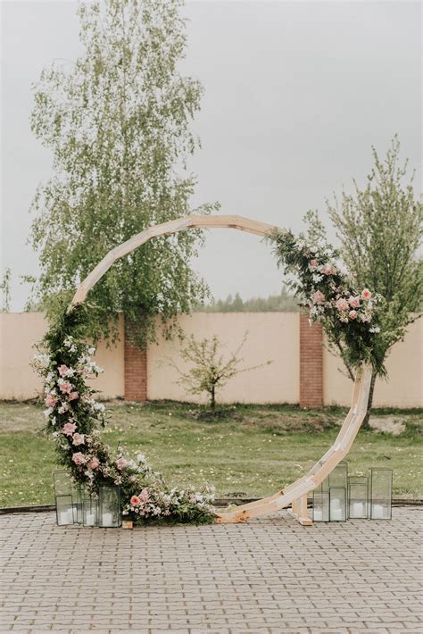 Свадебная арка | Hochzeit stühle, Hochzeit, Blumen