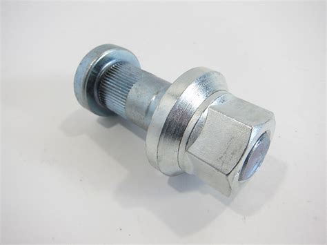 Hyundai HD170 - 500 / Universe Шпилька колеса переднего 10шп диск