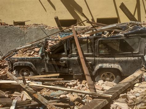 Mulher Morre E Marido Fica Ferido Após Casa Desabar Em Cima De Carro Na