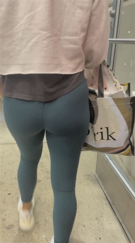 Petite Blonde Booty In Green Leggings Spandex Leggings Yoga Pants Forum