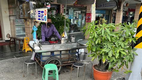 台南豆花／在地深耕60餘年／在地人從小吃到大的兒時記憶│只賣一種口味／沒有招牌沒有店名沒有地址的推車／被在地人稱為國寶的豆花／傳統古早味－「麻豆阿伯手工豆花 攤車 」＠台南吃貨愛吃輝