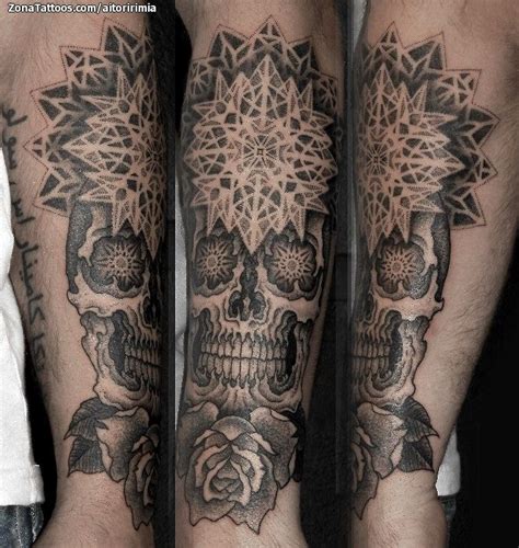 Tatuaje de Geométricos Mándalas Calaveras ZonaTattoos