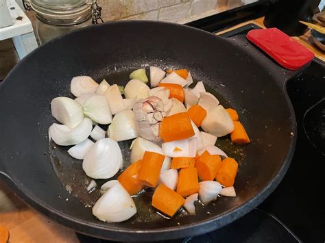 Lomo Alto De Ternera Gallega Asada Con Verduras En Salsa De Picotas