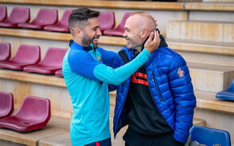 Andrés Iniesta visits squad in training