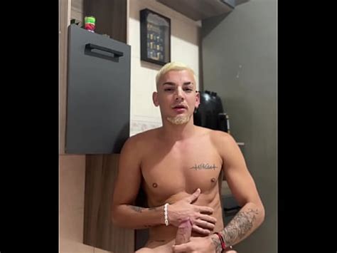 Novinho Chega Da Escola Doido Pra Gozar E Joga Leite Na Cozinha XVIDEOS