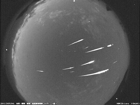 Meteor Shower 2018 Eta Aquarid Shower Peaks This Weekend How To See