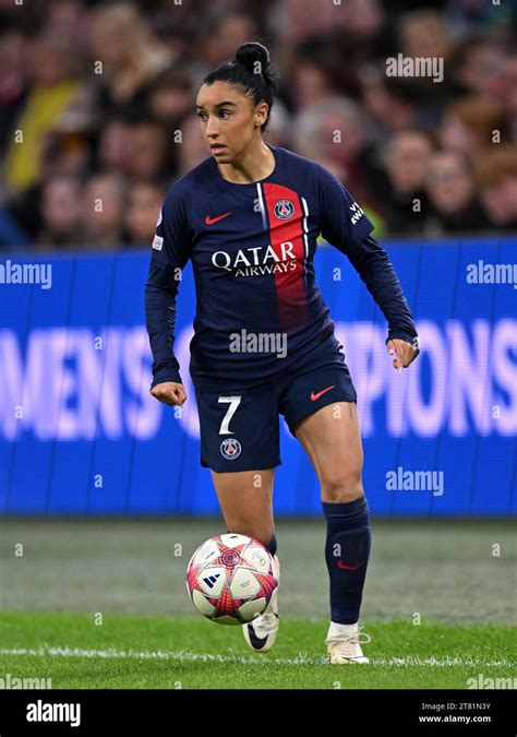 AMSTERDAM Sakina Karchaoui Del Paris Saint Germain Durante El Partido