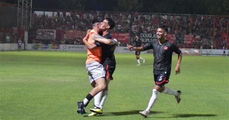 Douglas en donde juega el linqueño González buscará su segunda