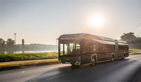 El articulado Urbino 18 eléctrico novedad de Solaris en Busworld 2023