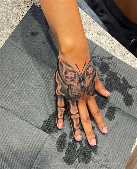 Pin by 𝐓𝐇𝐔𝐆𝐆𝐈𝐍 on 𝐈𝐍𝐊𝐒 Hand and finger tattoos Pretty tattoos