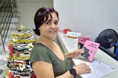 Poeta no divã escritora lança livro na Biblioteca Pública do