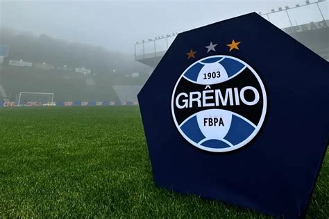 Ap S Sa Da De Geromel E Rodrigo Caio Gr Mio Vai Buscar Zagueiro No