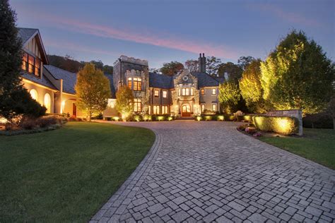 16 Pond View, Montville, NJ