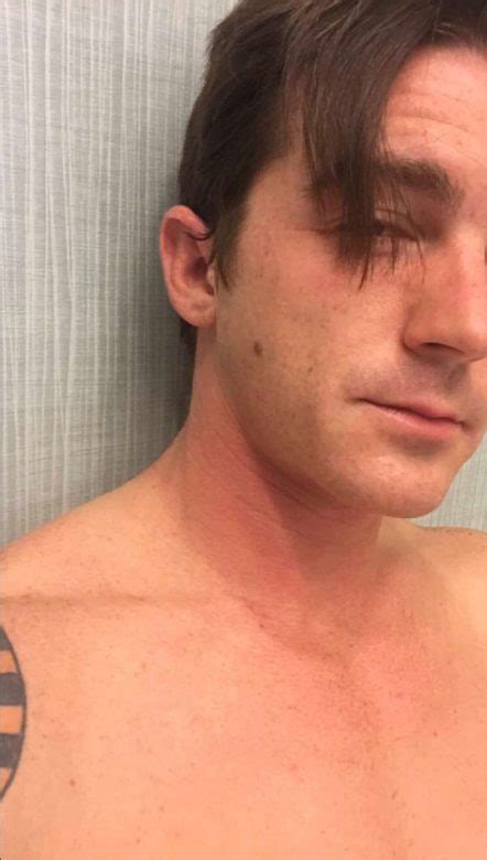 OMG He S Naked UHGAIN Actor And Musician Drake Bell OMG BLOG