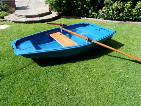 Rowing Boat Small Tender Dinghy Fibreglass Unsinkable And Oars 6ft1 L