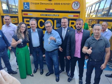 Telêmaco Borba recebe dois novos ônibus escolares Prefeitura de