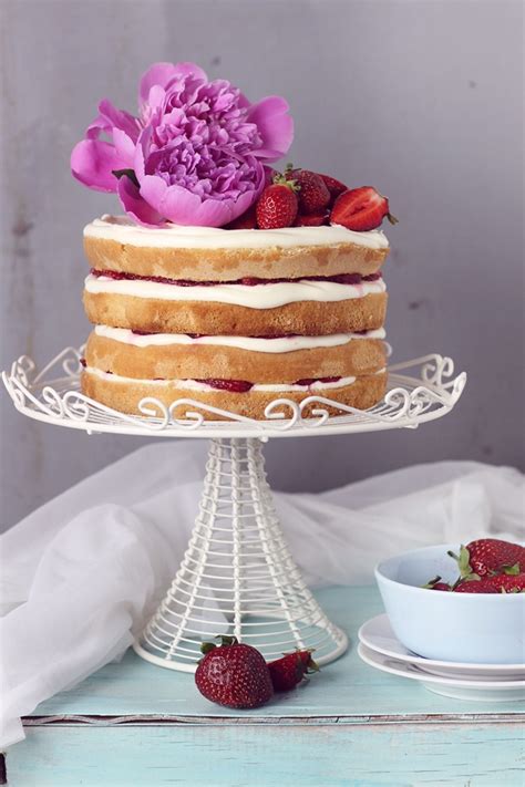 Naked Cake Tort Dezbracat Cu Capsune Si Crema De Branza