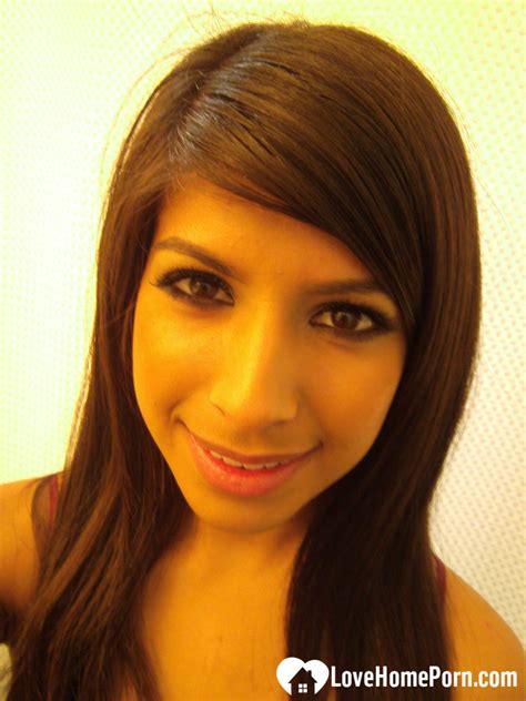 Babe Shows Off Sexy Curves At Homemoviestube