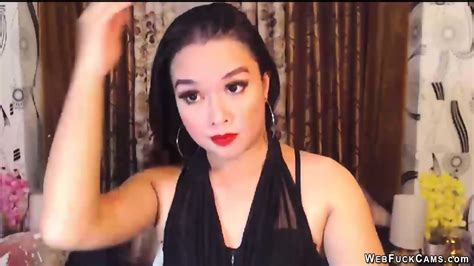 Sexy Brunette Babe On Cam Chatting