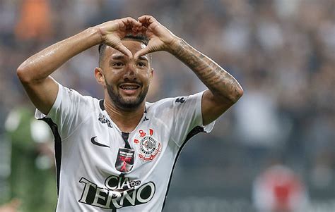 Clayson Sai Do Banco E Marca Gols Em Vit Ria Do Corinthians Sobre O