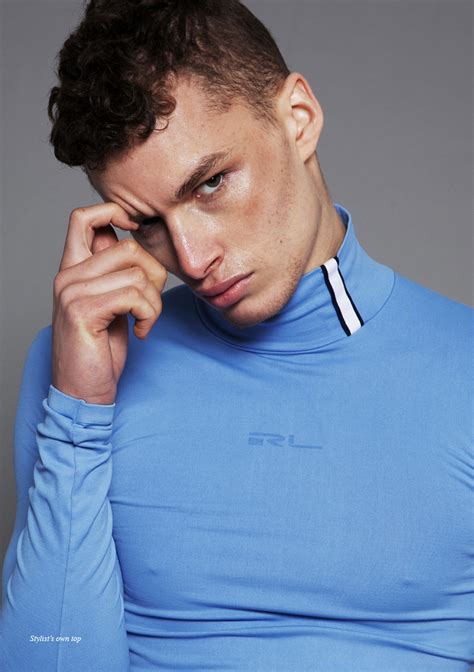 Omg He S Naked Fashion Model Lewis Mayhew Omg Blog