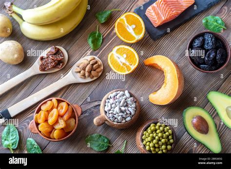 Los Alimentos Saludables Que Son Altos En Potasio Fotografía De Stock Alamy