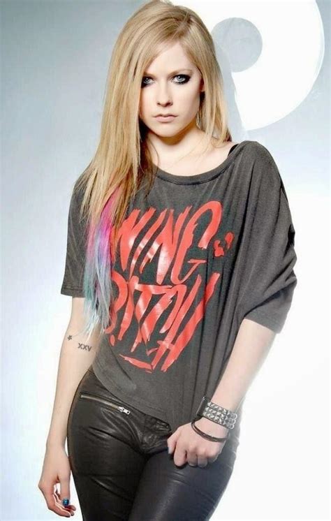 Naked Avril Lavigne Added 07 19 2016 By