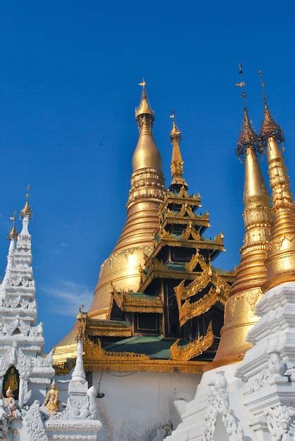 Premium Photo | Shwedagon pagoda