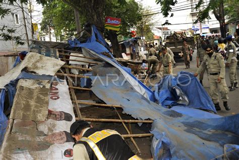 Penertiban Daerah Resapan Air Antara Foto