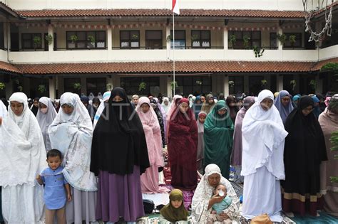 Shalat Idul Adha Di Tambun ANTARA Foto